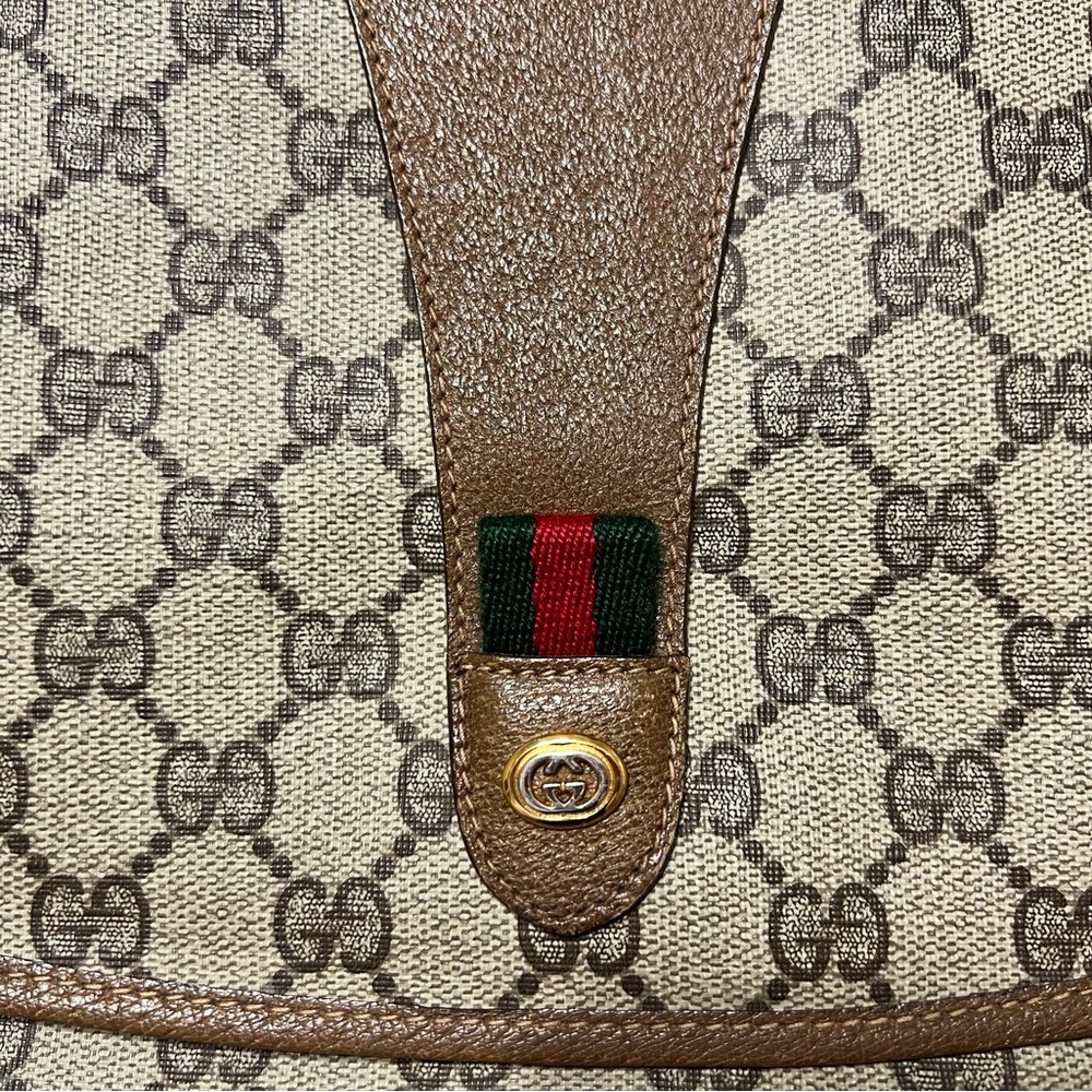 Vintage Gucci Clutch - Picture 3 of 15